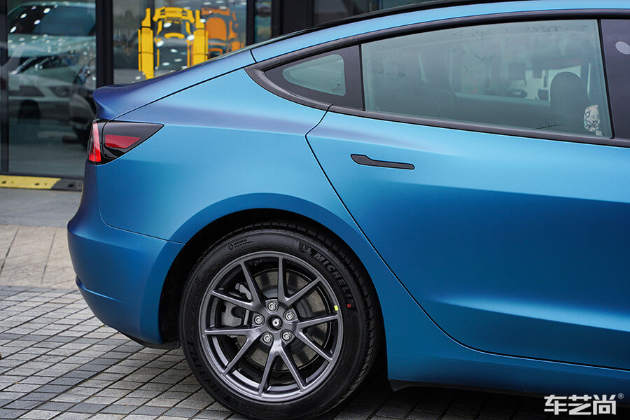 特斯拉Model 3改哑光碧蓝色后效果怎么样？（图十一）