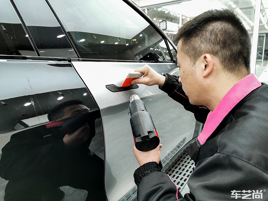 特斯拉施工银色改色膜过程（施工过程 五）