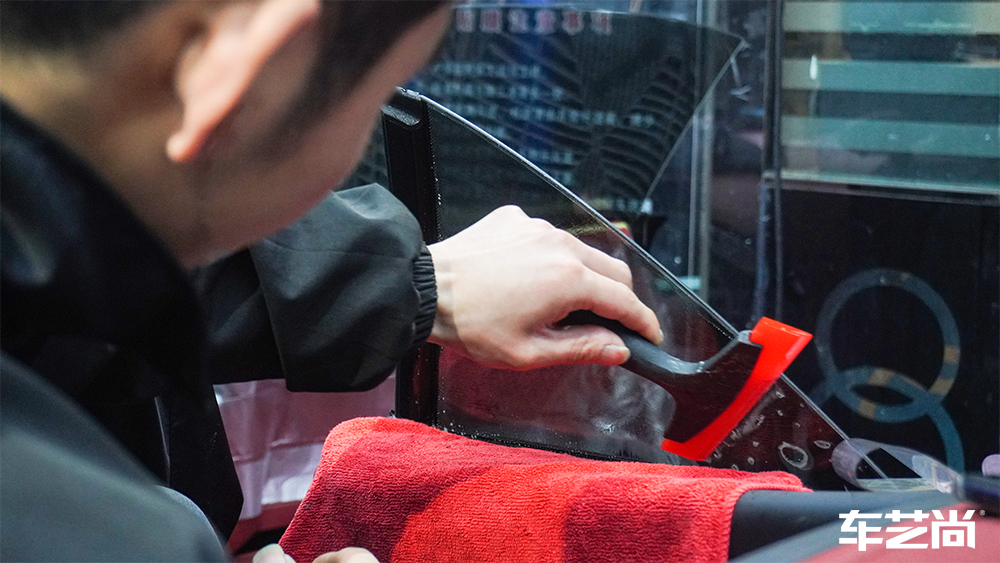 保时捷911装贴威固隔热膜，施工流程展示（7）