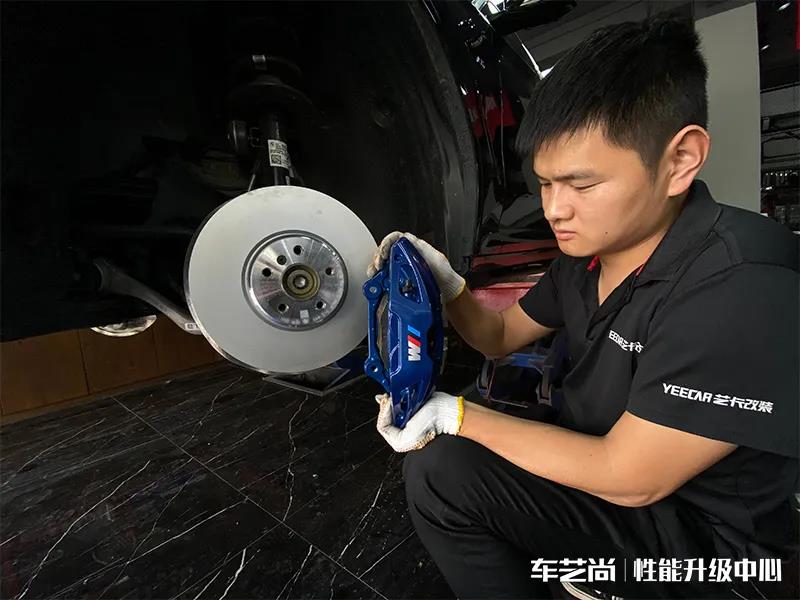 宝马X3升级原厂刹车卡钳9