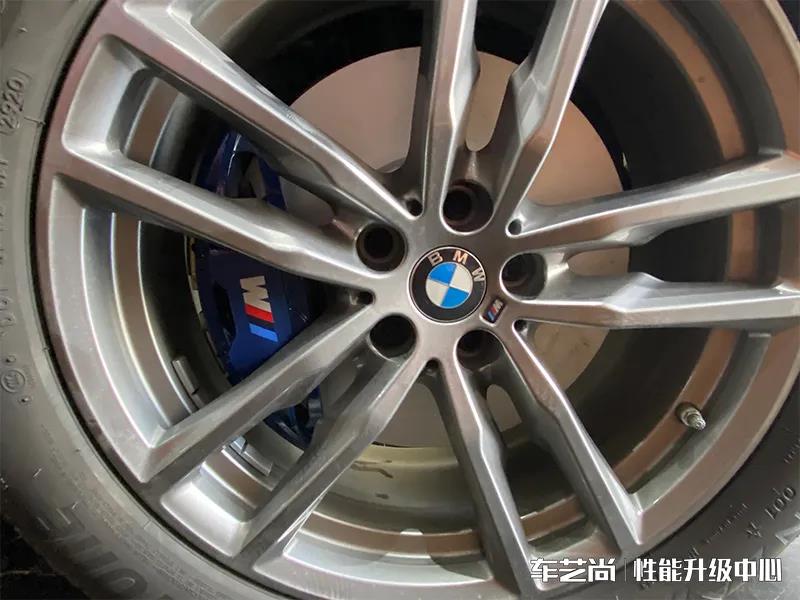 宝马X3升级原厂刹车卡钳1
