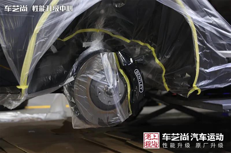 宾利添越进口烤漆亮黑处理卡钳改色3