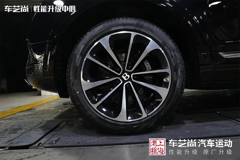 宾利添越进口烤漆亮黑处理卡钳改色17