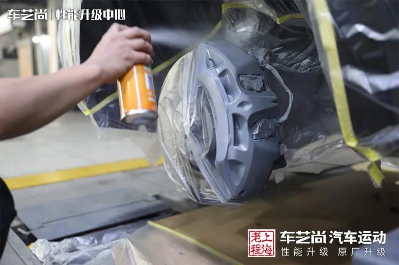 宾利添越进口烤漆亮黑处理卡钳改色4