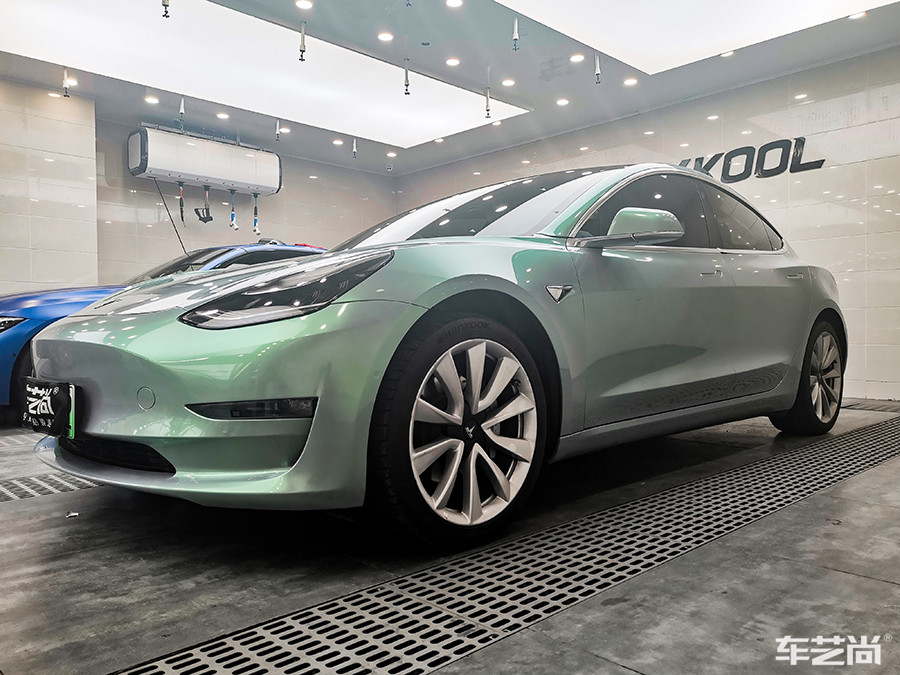 特斯拉施工冰棱绿改色膜好看吗？（施工效果 图四）