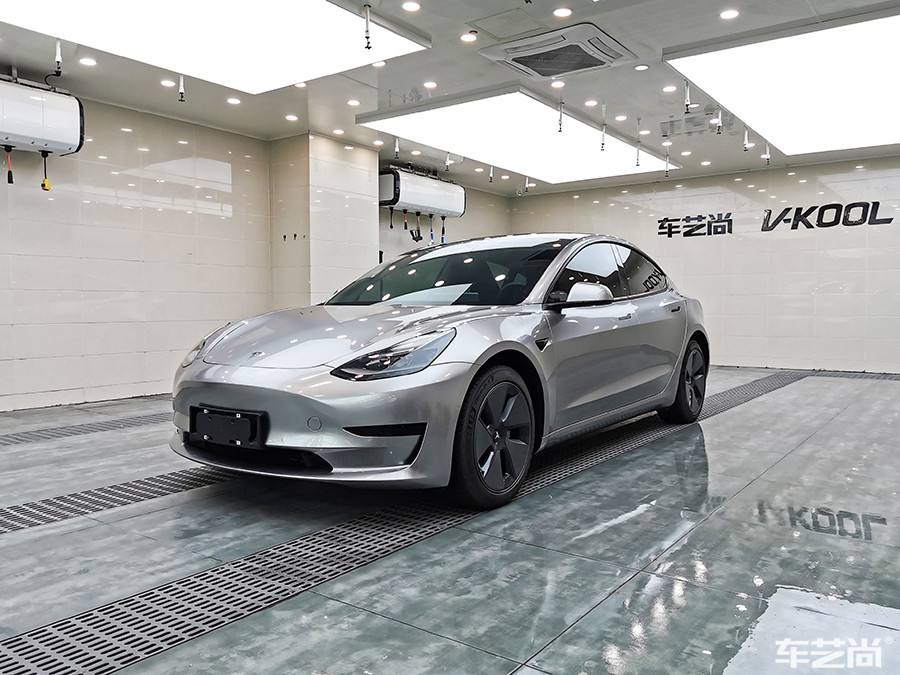 特斯拉施工银色改色膜过程（施工效果 图七）