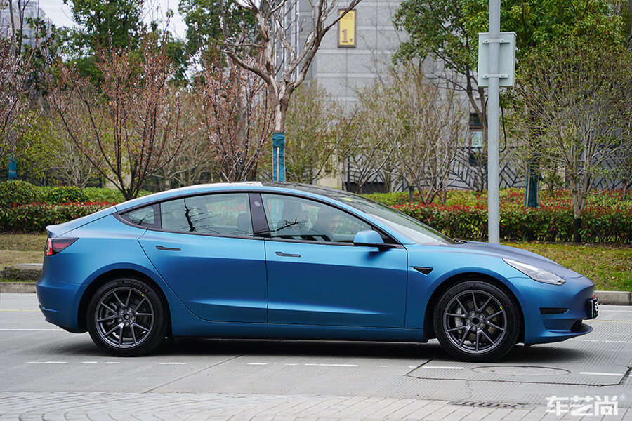 特斯拉Model 3改哑光碧蓝色后效果怎么样？（图五）