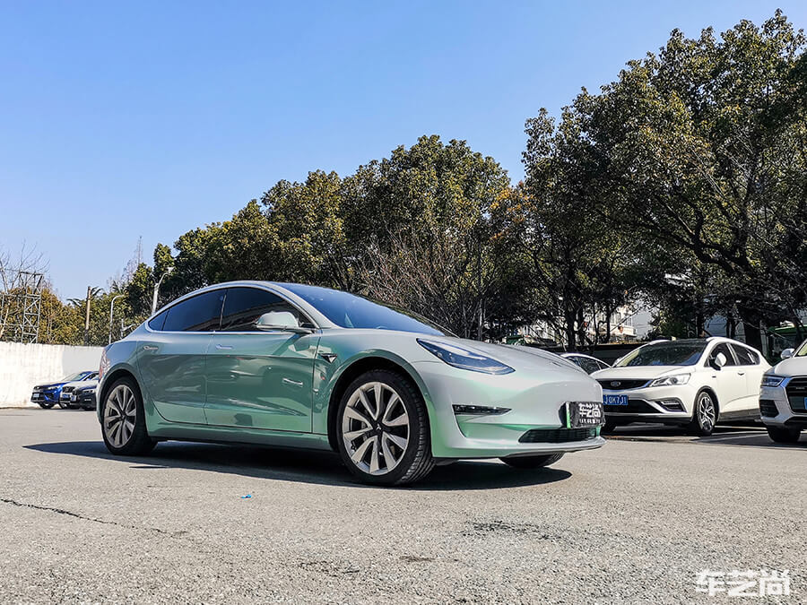 特斯拉施工冰棱绿改色膜好看吗？（施工效果 图六）