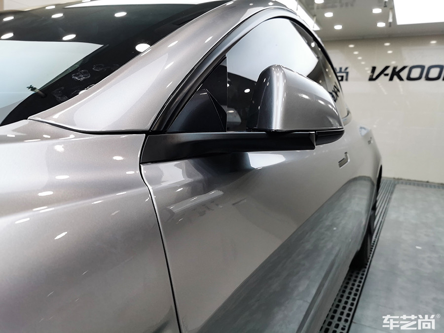 特斯拉施工银色改色膜过程（施工效果 图四）