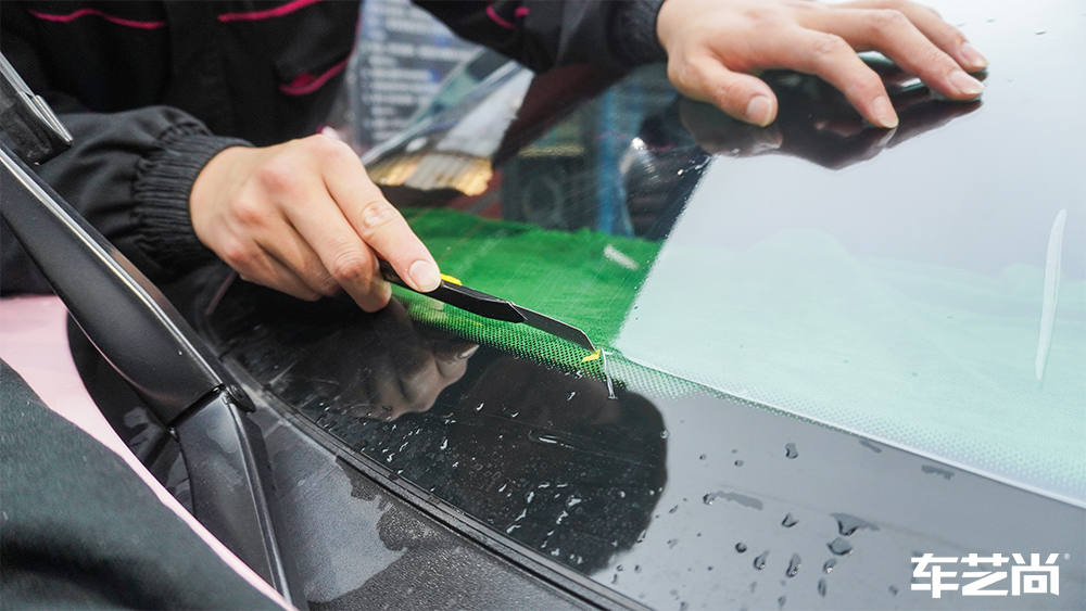 保时捷911装贴威固隔热膜，施工流程展示（3）