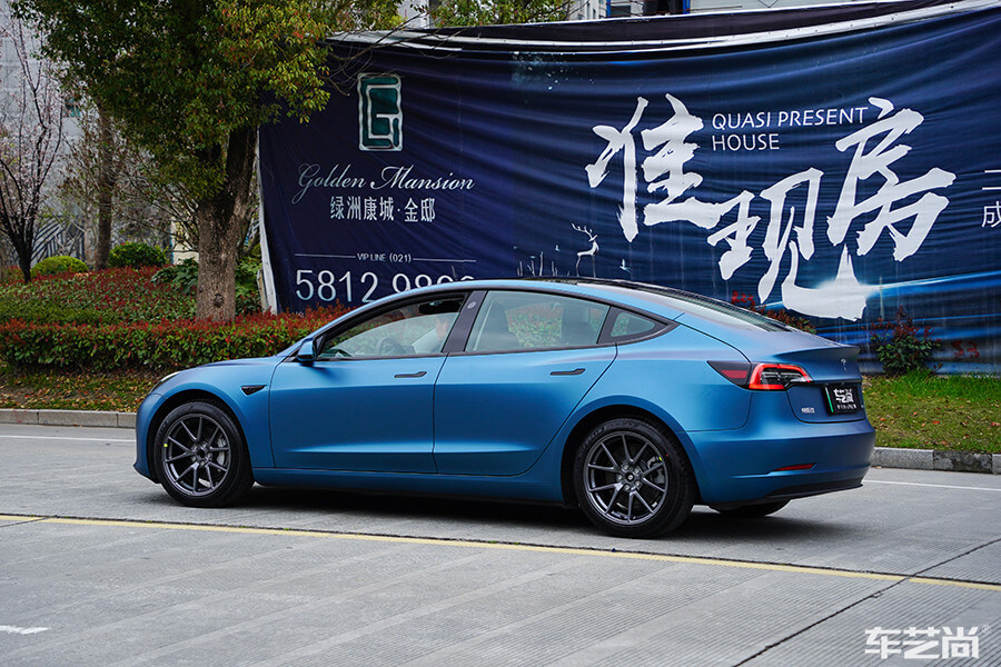特斯拉Model 3改哑光碧蓝色后效果怎么样？（图三）