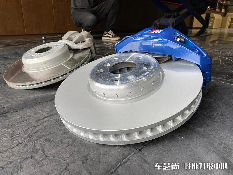 宝马X3升级原厂刹车卡钳7