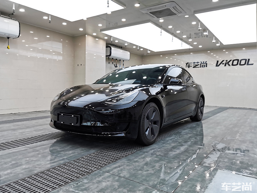 特斯拉施工银色改色膜过程（施工前 图三）