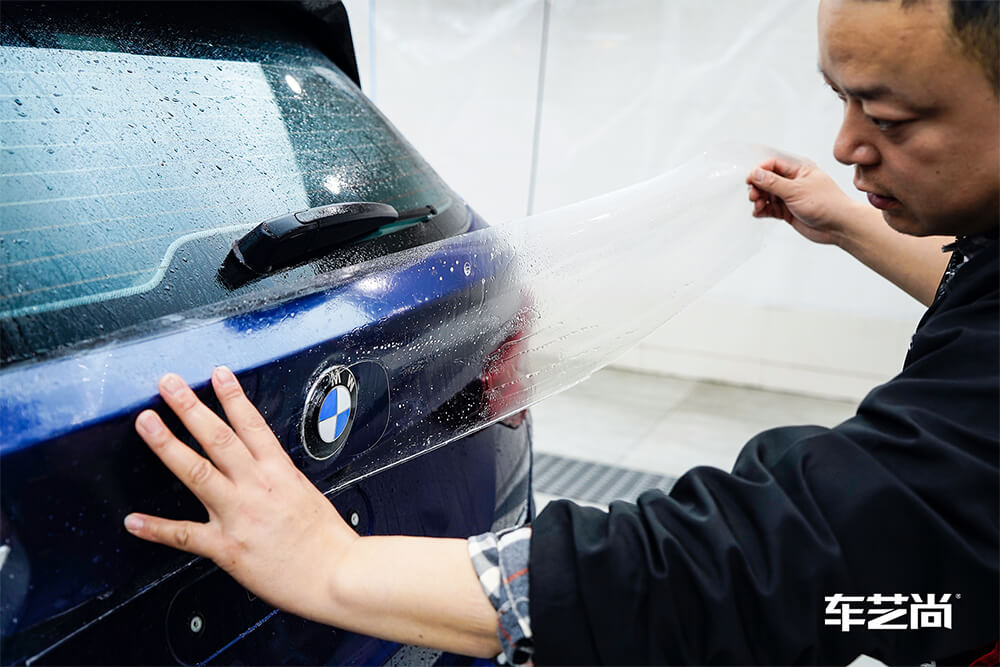 宝马X3装贴威固隐形车衣施工流程展示（7）