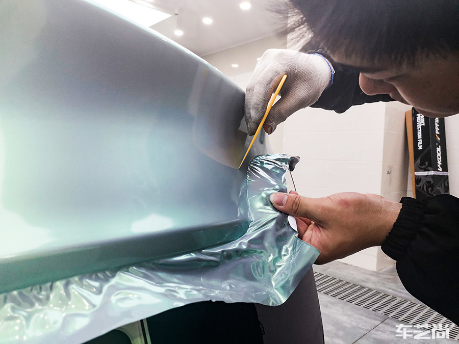 特斯拉施工冰棱绿改色膜好看吗？（施工前 图四）