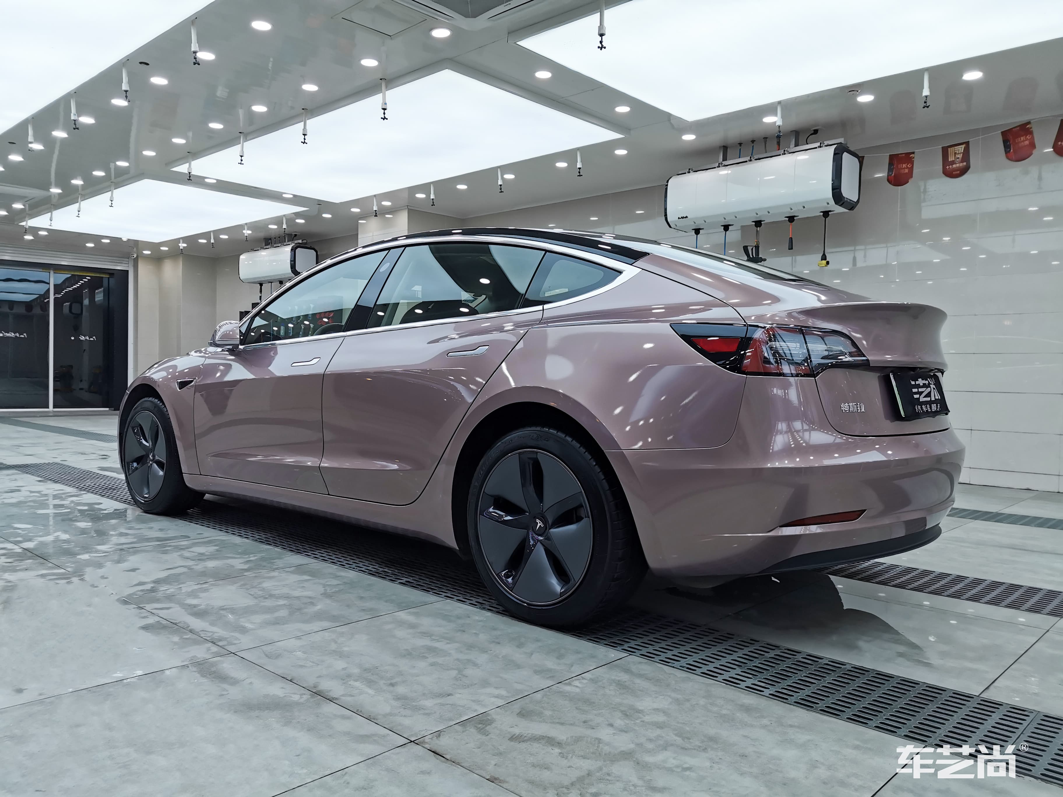 特斯拉贴改色膜好看吗