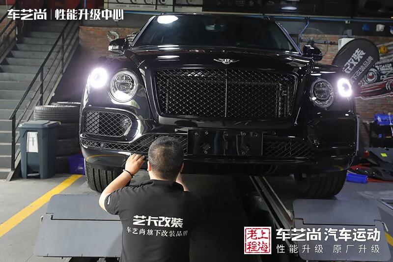 宾利添越进口烤漆亮黑处理卡钳改色6