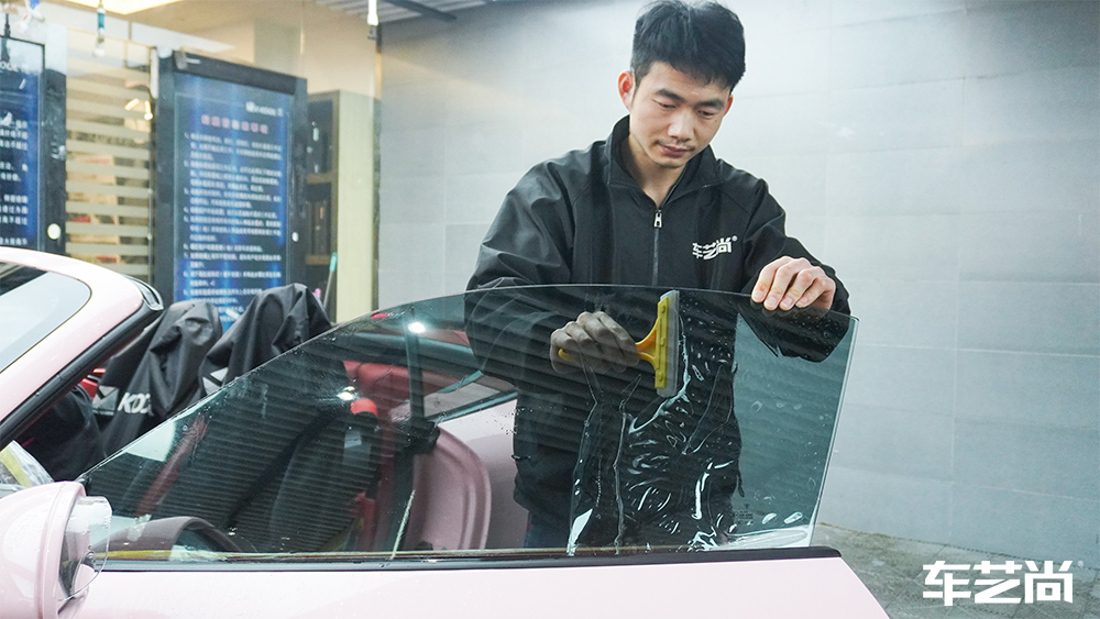 保时捷911装贴威固隔热膜，施工流程展示（6）