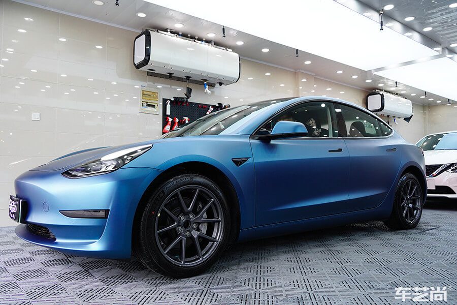 特斯拉Model 3改哑光碧蓝色后效果怎么样？（图一）