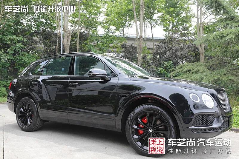 宾利添越进口烤漆亮黑处理卡钳改色10