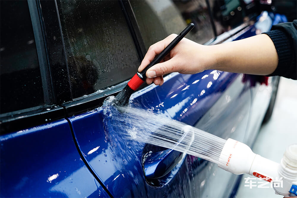 宝马X3装贴威固隐形车衣施工流程展示（2）