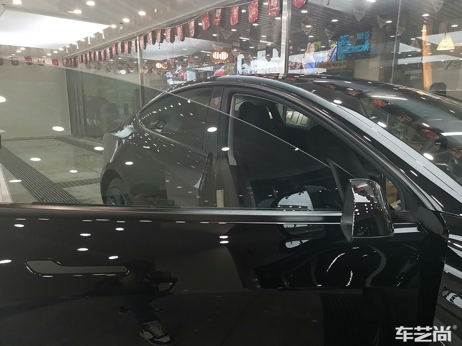 特斯拉Model 3施工威固隔热膜效果展示（图一）