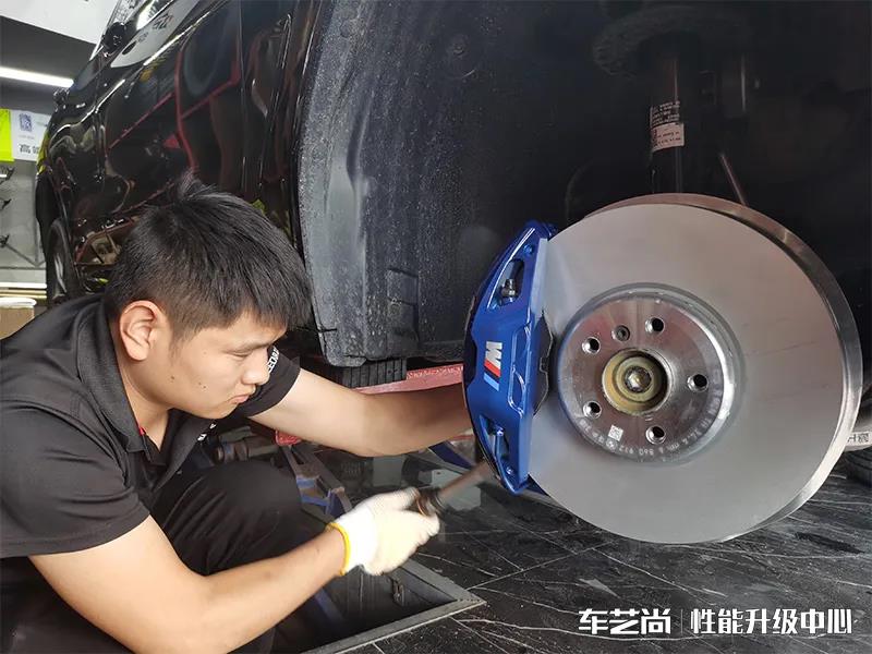 宝马X3升级原厂刹车卡钳10