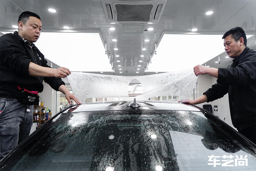 宝马7系装贴威固隐形车衣，施工流程展示（2）