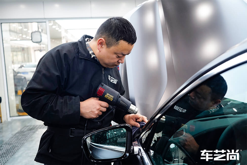 宝马7系装贴威固隐形车衣，施工流程展示（6）