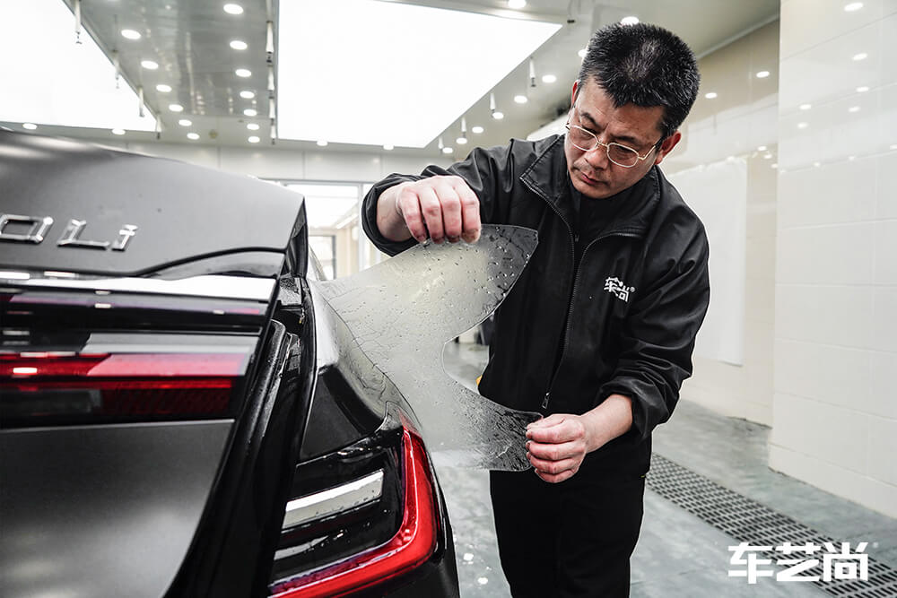 宝马7系装贴威固隐形车衣，施工流程展示（3）