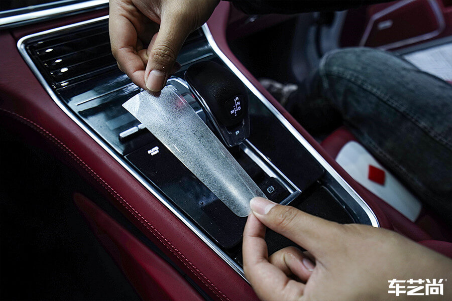 保时捷帕拉梅拉装贴威固漆面保护膜过程展示（图五）