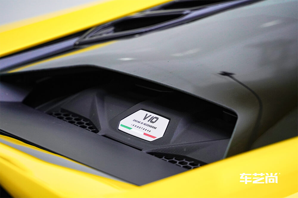 兰博基尼URUS装贴威固隐形车衣施工流程（7）