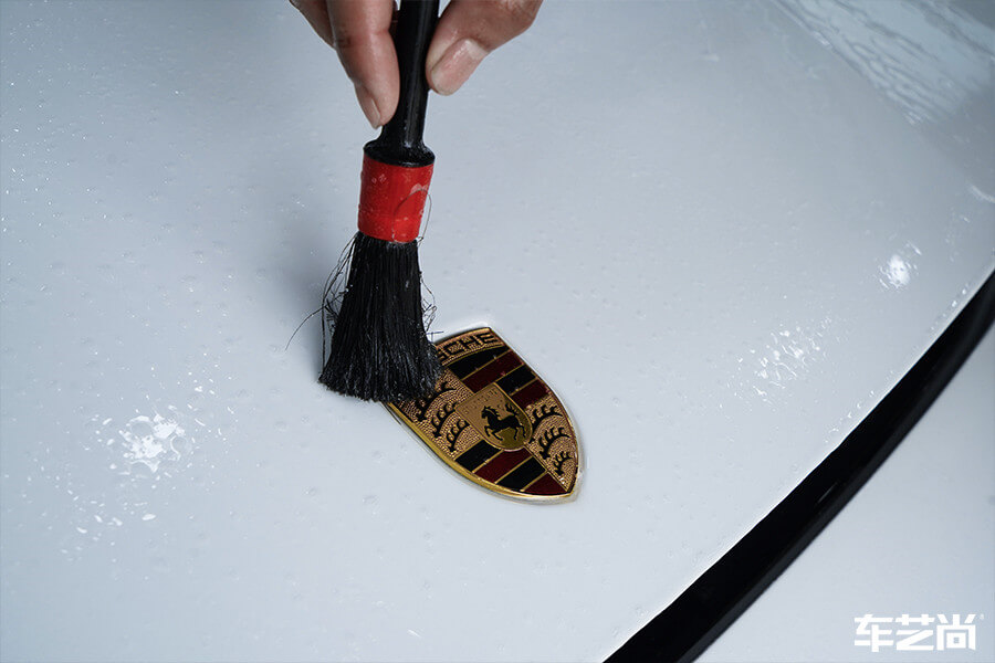 保时捷帕拉梅拉装贴威固漆面保护膜过程展示（图一）