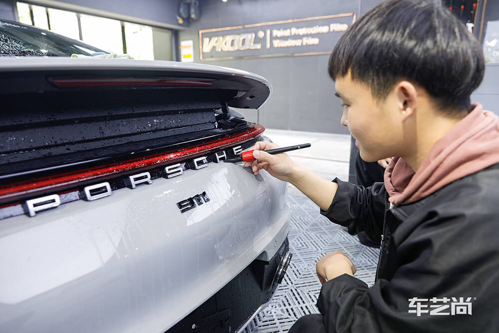 保时捷911施工威固漆面保护膜过程展示（图一）