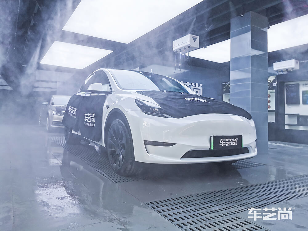 特斯拉Model Y施工龙膜玻璃膜过程展示（图一）