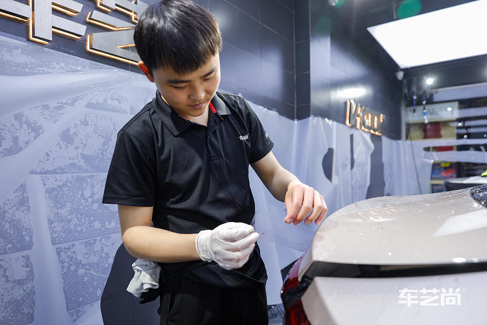 红旗H9施工威固漆面保护膜施工过程（图八）