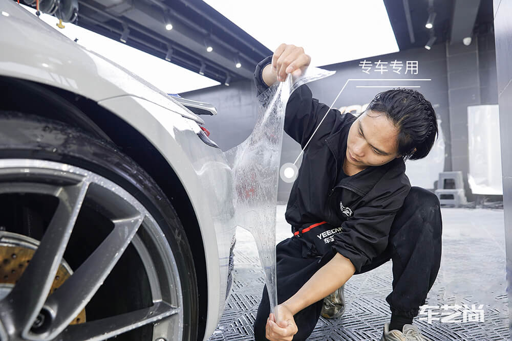 保时捷911施工威固漆面保护膜过程展示（图十三）