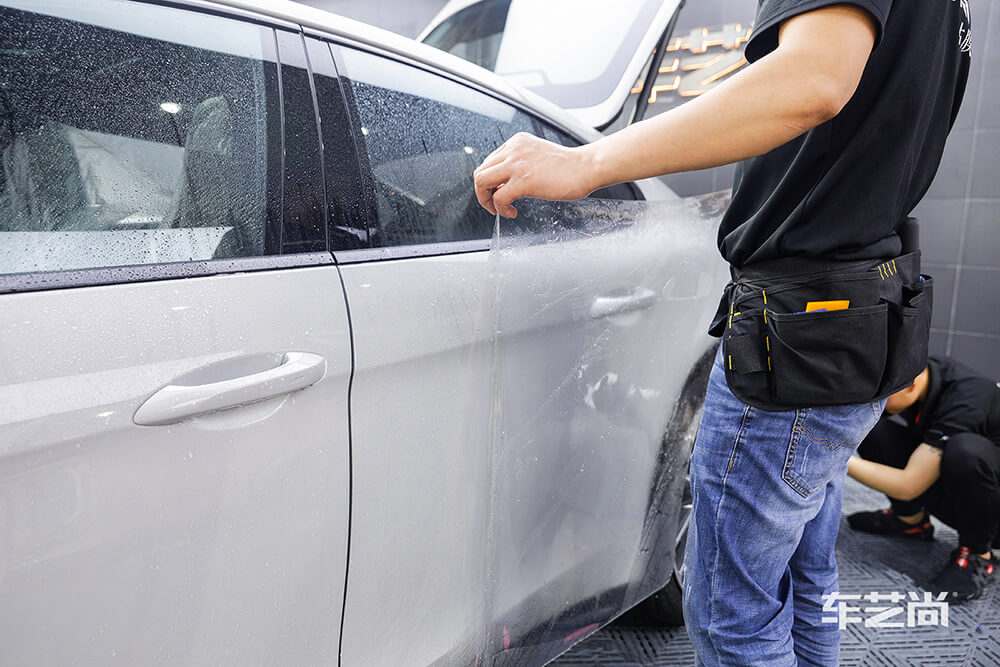 保时捷帕拉梅拉施工威固漆面保护膜过程展示（图九）