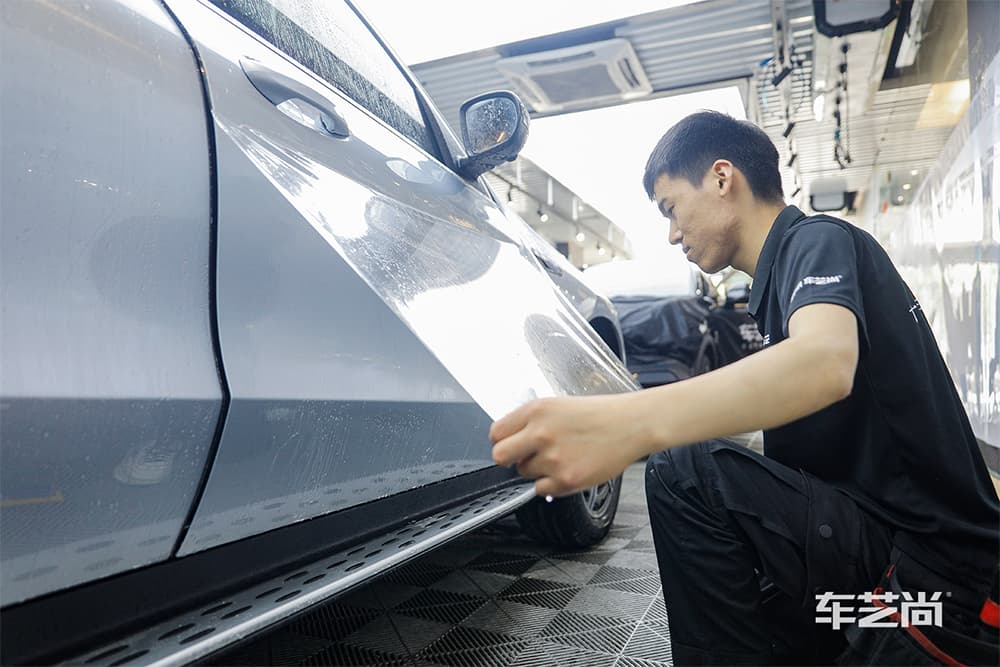 奔驰EQC 时空银 施工威固漆面保护膜过程及效果展示（图五）