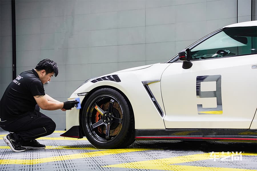 GTR 白色施工威固漆面保护膜过程及效果展示（图三）