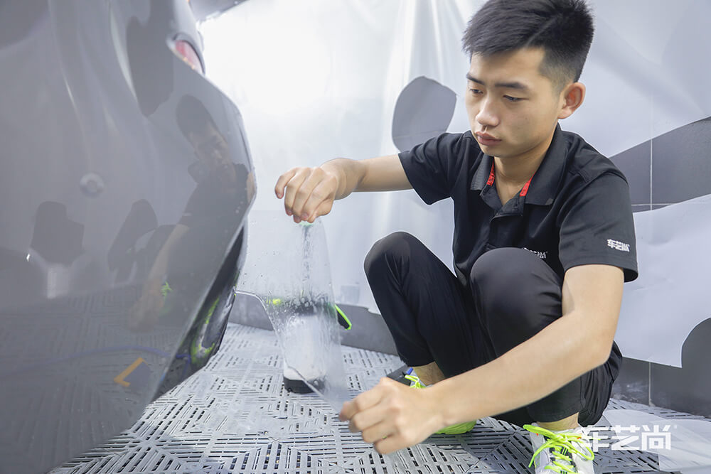 宝马6系GT施工威固漆面保护膜过程展示（图五）