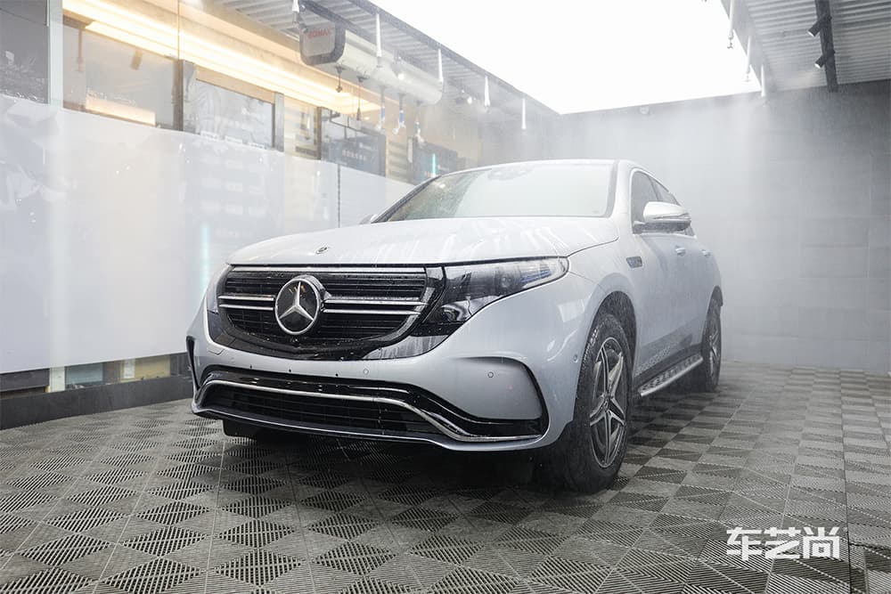 奔驰EQC 时空银 施工威固漆面保护膜过程及效果展示（图三）