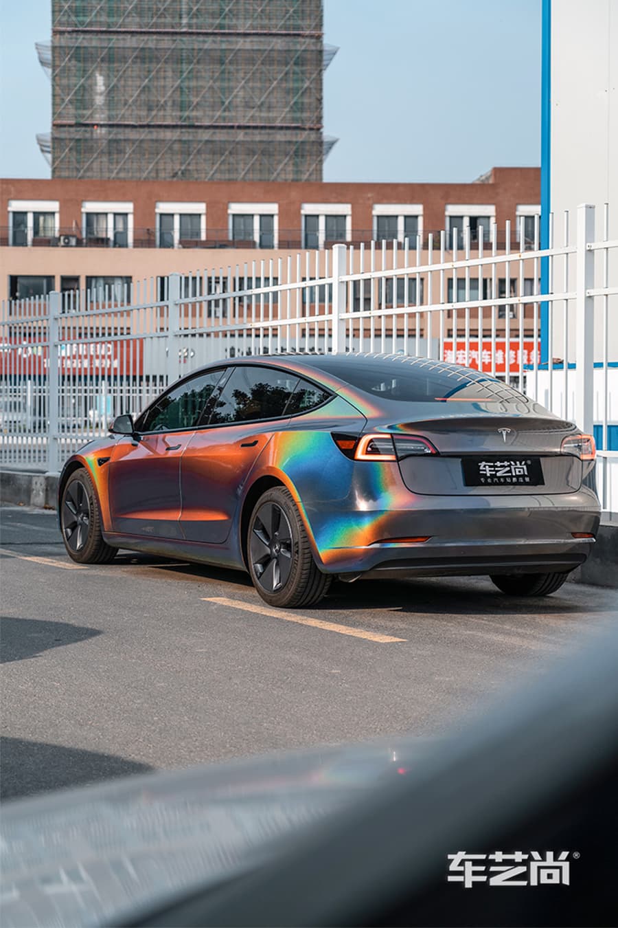 特斯拉 Model 3  施工AX-3D炫彩色改色膜过程及效果展示（图十八）