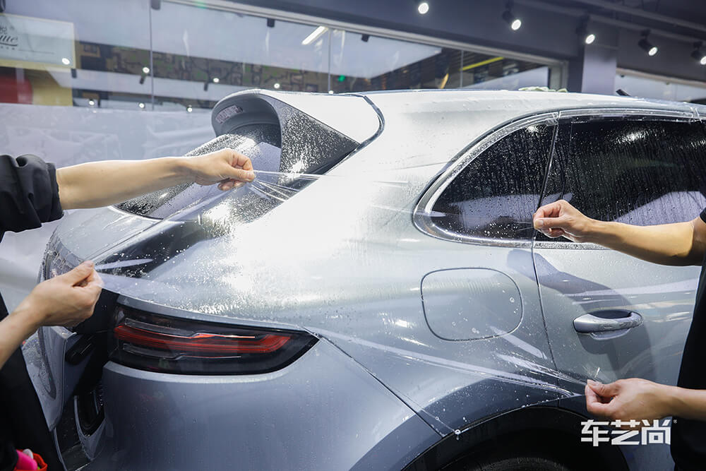 保时捷卡宴装贴威固漆面保护膜过程展示（图五）