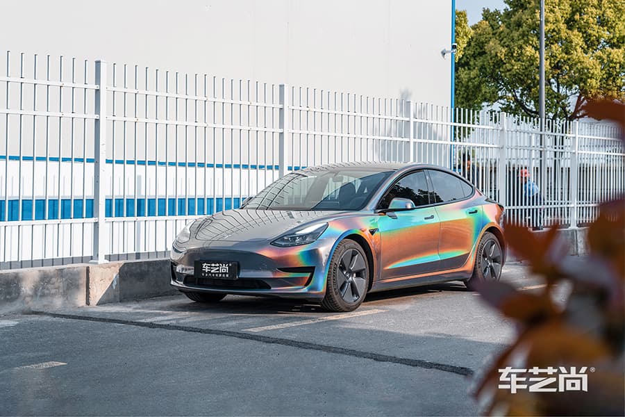 特斯拉 Model 3  施工AX-3D炫彩色改色膜过程及效果展示（图一）