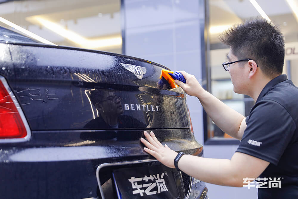 宾利飞驰施工威固漆面保护膜过程展示（十一）