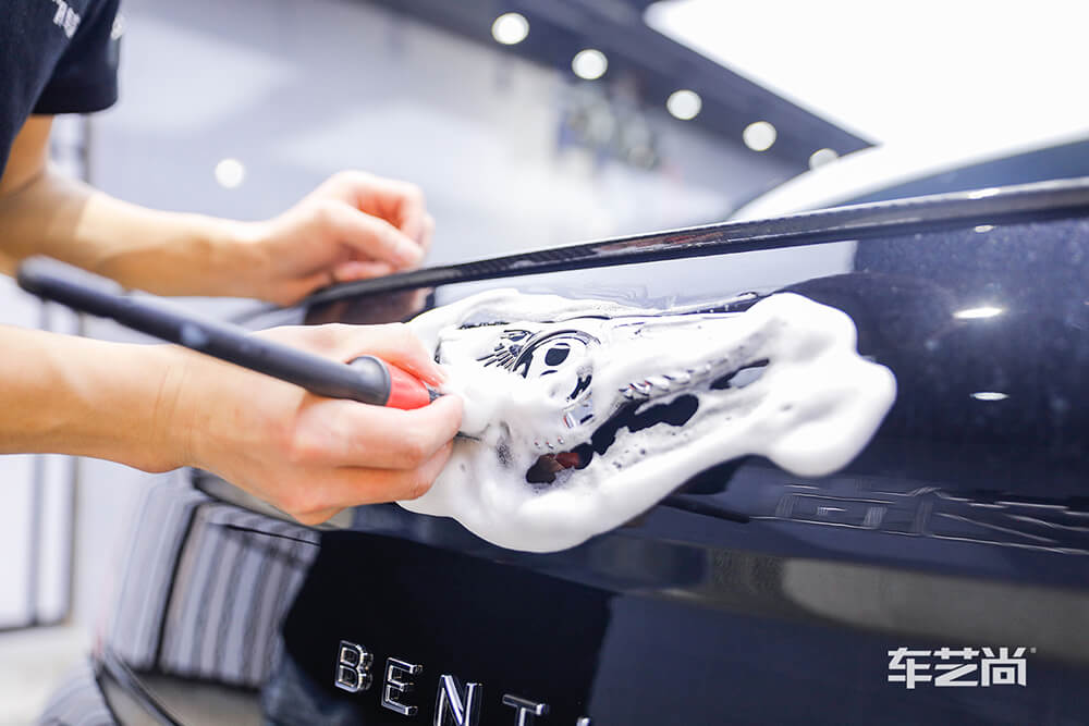 宾利飞驰施工威固漆面保护膜过程展示（一）