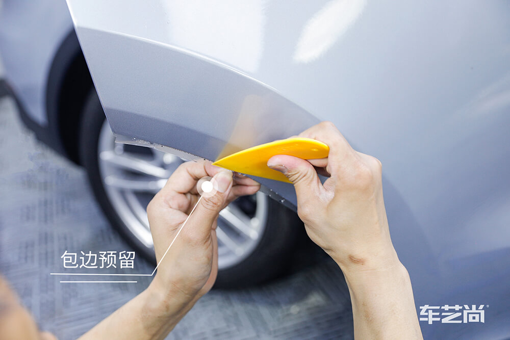 保时捷卡宴装贴威固漆面保护膜过程展示（图九）
