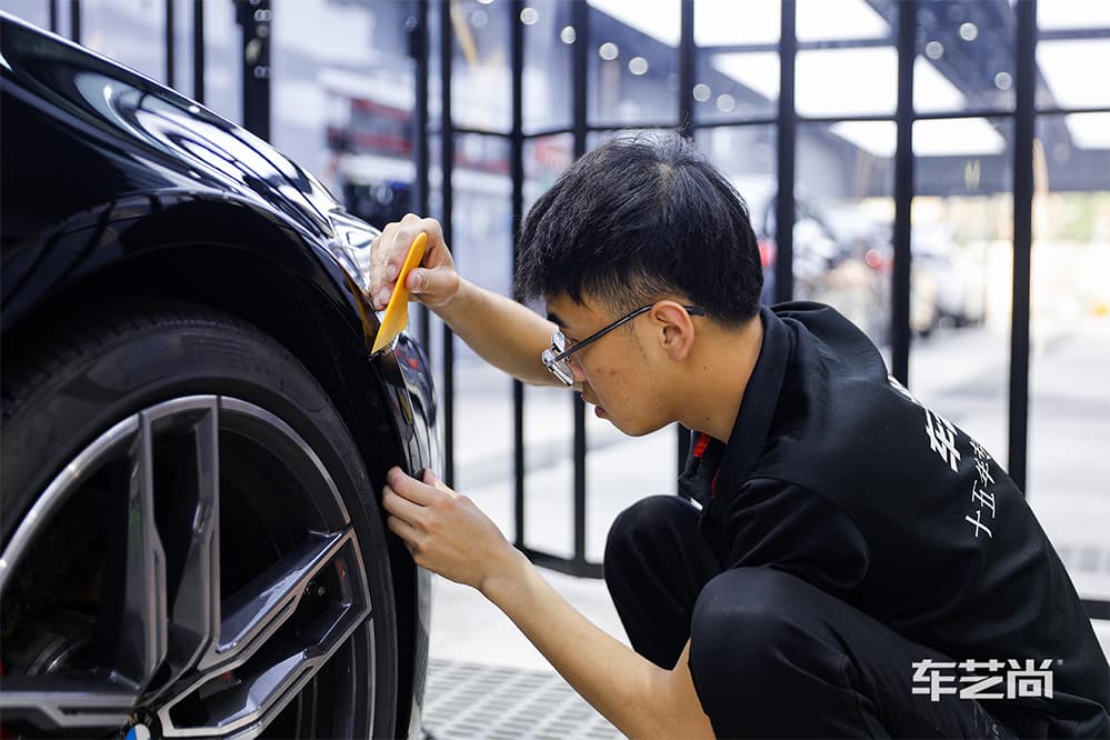 宝马M5黑色施工威固漆面保护膜过程及效果展示（图十二）