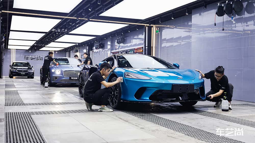 迈凯伦 GT 蓝色施工威固漆面保护膜流程及效果展示（图三）